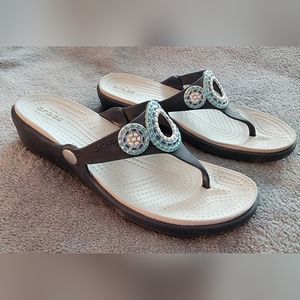 Crocs Size 9 Flip Flop Embellished